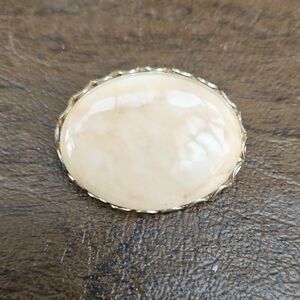 Vintage Cream Agate Oval Lapel Pin